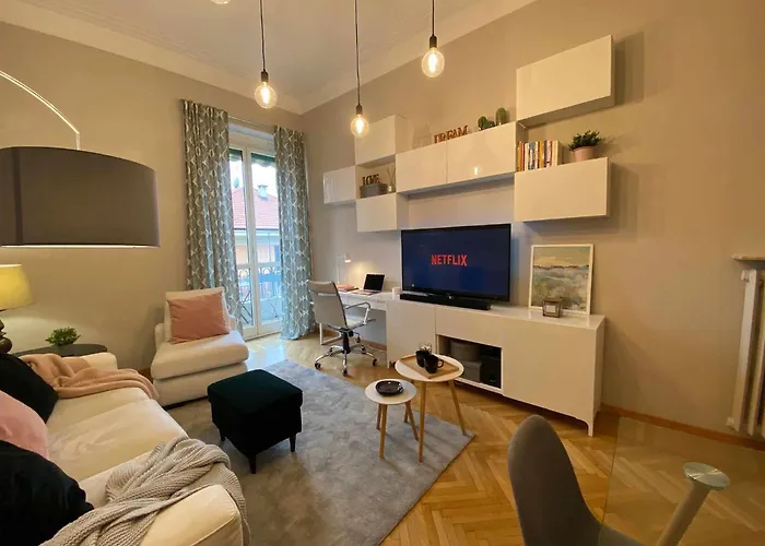 Urban Jungle - Self Check-in, Metro, Train Apartment *