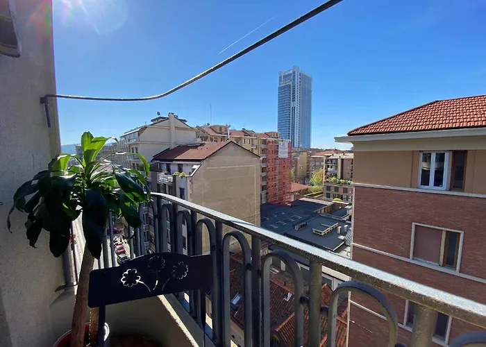 Urban Jungle - Self Check-in, Metro, Train Apartment *