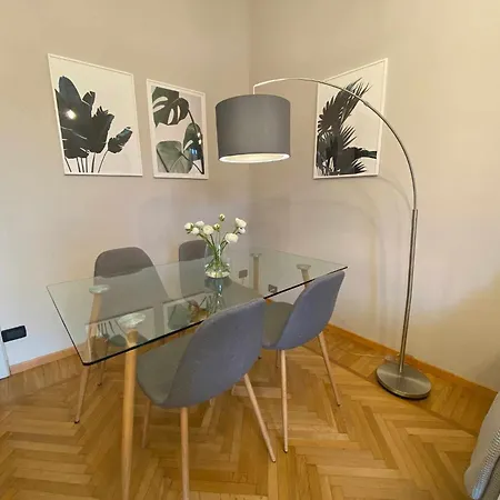 Urban Jungle - Self Check-in, Metro, Train * 토리노