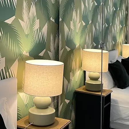 Urban Jungle - Self Check-in, Metro, Train 토리노